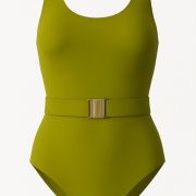 Une pièce symétrique avec ceinture noir
