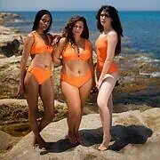 Bikini triangle avec anneaux orange