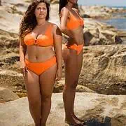 Bikini triangle avec anneaux orange