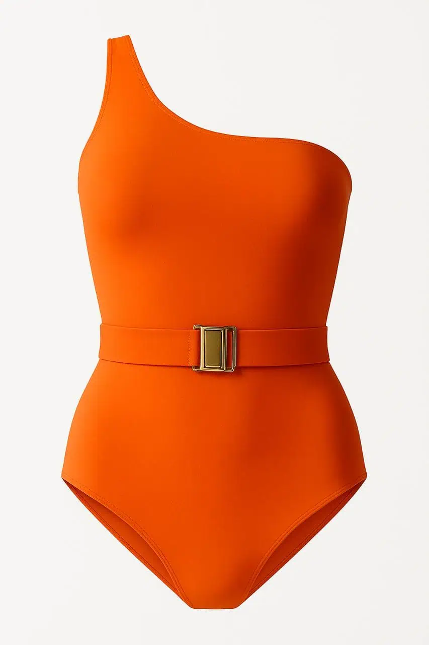 Une pièce asymétrique avec ceinture orange