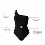 Une pièce asymétrique avec ceinture noir