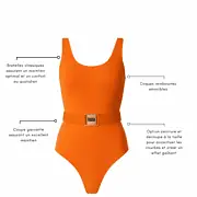 Une pièce symétrique avec ceinture orange