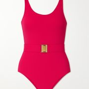 Une Pièce asymétrique avec ceinture
