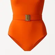 Une Pièce asymétrique avec ceinture